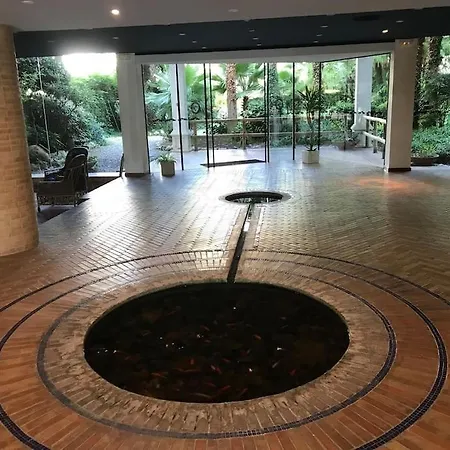 Apartment Superbe En Avec Piscine. Roses